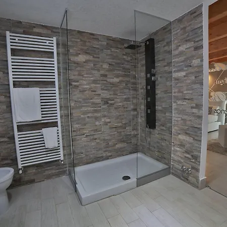 Giulia Del Cavaliere בית הארחה קסטרווילארי